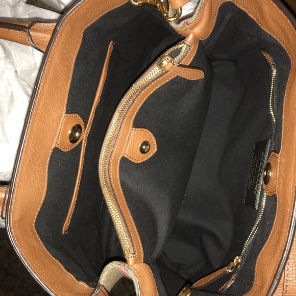 💛SOLD **Burberry Leather Medium Purse - Picture 4 of 8